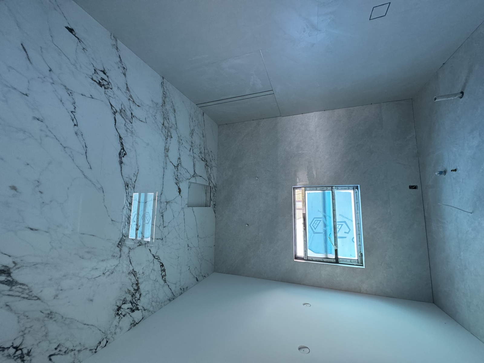 Bathroom with marble feature wall and large-format floor tiles, Rong Xiang Tilers